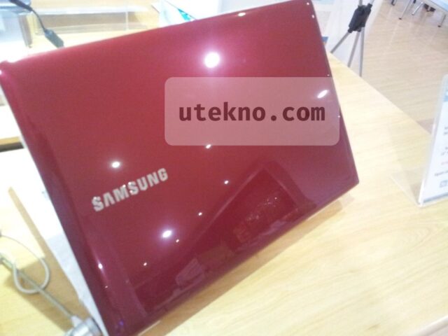 samsung NP275E4V top cover merah